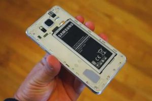 CLBK, Samsung Mau Balik Lagi ke Baterai yang Bisa Dilepas