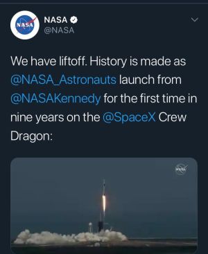 Roket SpaceX  Bawa Astronot ke Angkasa saat AS Diguncang Kerusuhan Rasis