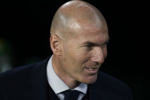 Zidane Sebut Terpelesetnya Barcelona Belum Untungkan Real Madrid