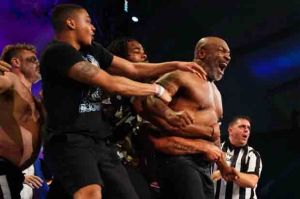 Jon Jones kepada Mike Tyson: Aku Hajar Kamu di Ring UFC