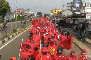 Kader PDIP Bekasi Longmarch Minta Polisi Usut Kasus Pembakaran Bendera