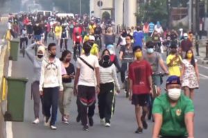CFD di Jaktim, Ratusan Warga Padati Jalan Pemuda