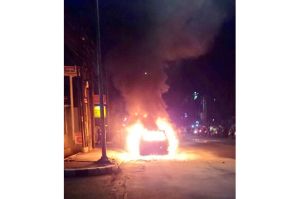 Sebuah Mobil Terbakar di Tol JORR Arah Cakung