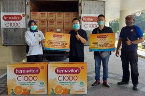 Hemaviton Salurkan Bantuan Produk Vitamin C ke Dua RS Bhayangkara