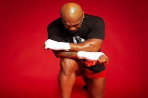 Celana Gemes dan Kejamnya Pukulan Mike Tyson