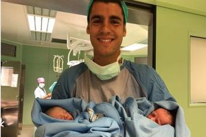 Ketika Alvaro Morata dan Istri Kompak Ucapkan Ultah buat Anak Kembarnya di Medsos