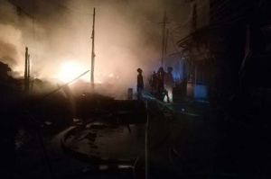 25 Unit Damkar Berhasil Padamkan Kebakaran di Pasar Timbul Tomang