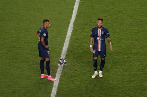 Tidak Mampu Cetak Gol di Final, Pelatih PSG Bela Neymar dan Mbappe