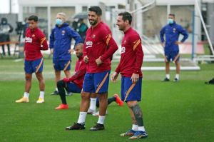 Latihan Lagi Bersama Barcelona, Messi Umbar Senyuman
