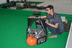 UNP Bersiap Ikut Kontes Robot Indonesia
