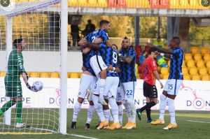 Babak I: Lukaku dan Hakimi On Fire, Bawa Inter Ungguli Benevento 4-1