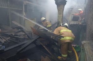 Kebakaran di Pulogebang Melalap Rumah Kosong, Akibat Bakar Sampah