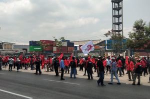 3 Jam Aksi di Depan Pelabuhan Tanjung Priok, Ratusan Buruh Bergerak ke Pulo Gadung