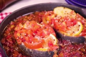 Ikan Panggang Tomat, Bikinnya Pakai Beberapa Bahan Utama Saja