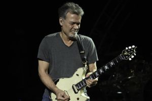 Gitaris Rock Legendaris Eddie Van Halen Meninggal Dunia