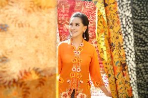 Viral di Hari Batik, Lagu “Sehelai Batik” Miranti Serad Bertutur soal Cintanya pada Wastra Nusantara
