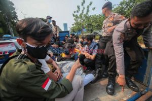 89 Remaja Diamankan Polisi Saat Ingin Demo ke DPR, 2 Positif Covid-19
