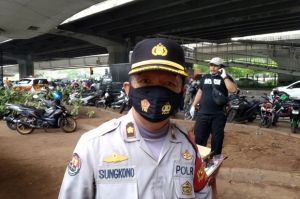 Pantau Pendemo, Ratusan Personel Polres Jakut Dikerahkan Jaga Perbatasan