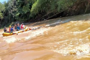 Siaga Bencana, Damkar Depok Susur Sungai Ciliwung Bersama Relawan