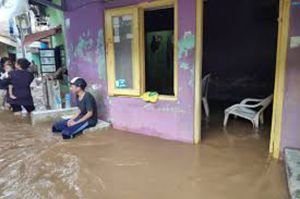 Diguyur Hujan Sejak Sore, Ratusan Rumah di Bogor Terendam Banjir