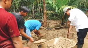 Jeje Wiradinata Bersihkan Material Bencana Alam Dapat Simpati Warga