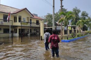 2 Kantor Polsek di Jakarta Utara Diterjang Banjir Rob