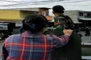 Kodam Jaya Ungkap Identitas Perempuan Naik Ranpur TNI saat Penertiban Baliho Habib Rizieq