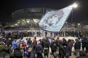 Ribuan Suporter Napoli Turun ke Jalan, Lepas Kepergian Maradona