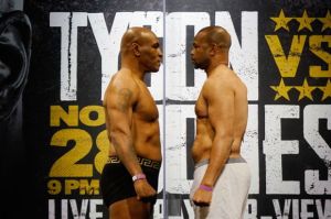 Duel Mike Tyson vs Roy Jones Jr. Berakhir Imbang