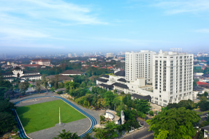 Staycation Sejenak dengan Pemandangan Gedung Sate Bandung