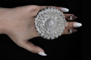 Cincin dengan 12.638 Berlian Ini Masuk Guinness World Records