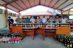 Ratusan Botol Minuman Keras Disita dari Sejumlah Warung di Kota Bogor