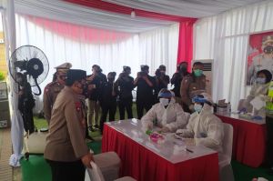 Wakapolri Tinjau Rapid Test Antigen di Rest Area KM 19 Tol Jakarta Cikampek
