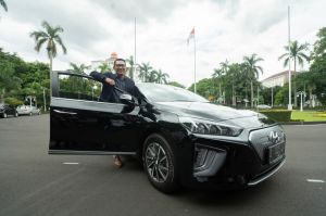 Keren, Ridwan Kamil Beli Tiga Mobil Listrik Buat Jawa Barat