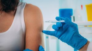 Ahli Buka-Bukaan Soal Kabar Suntik Chip Lewat Vaksin COVID-19