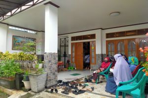 Rumah Pilot Sriwijaya Air Terus Dikunjungi Kerabat, Keponakan: Belum Ada Kabar Terbaru