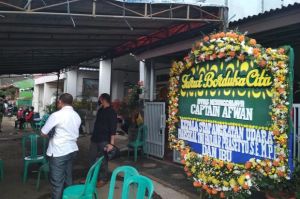 Rumah Pilot Sriwijaya Air SJ-182 Kapten Afwan Dipenuhi Karangan Bunga