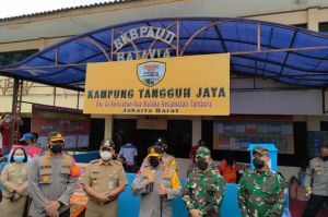 Maksimalkan Kampung Tangguh, Kapolda Metro dan Pangdam Jaya Turun ke RW Zona Merah