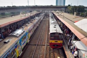 Netizen Ramai-ramai Protes KRL Commuter Line, dari Petugas hingga Pengereman Masinis