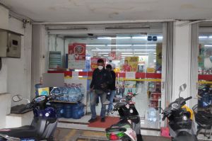 Terekam CCTV, Pembobol di Minimarket Matraman Banyak Bawa Rokok