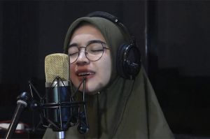Bikin Hati Adem, Sharla Martiza Cover Lagu Sholawat Burdah