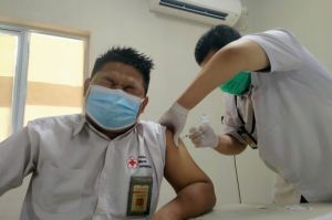 Usai Disuntik Vaksin Covid-19 Dosis Kedua, Petugas PMI: Sakit Terus Sering Laper