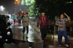 Dini Hari Ibu Kota Diguyur Hujan Deras, BPBD Imbau Masyarakat Waspada