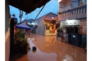 Perumahan Bekasi Timur Regency 3 Banjir Selutut Orang Dewasa