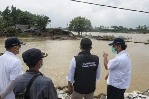 Perbaikan Tanggul Darurat Sungai Citarum di Bekasi Gunakan Geobag