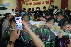 Kapolres Jakbar Iringi Kepulangan Jenazah Anggota TNI dari RS Kramat Jati