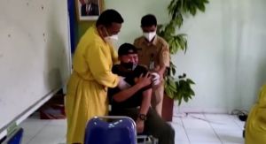 Disuntik Vaksin Covid-19, Petugas Satpol PP di Bogor Nangis Histeris Ketakutan