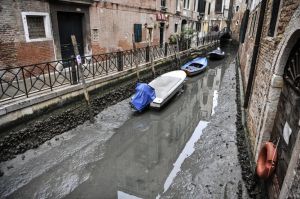 Usai Banjir Besar 3 Bulan Lalu, Air Kanal di Venesia Surut