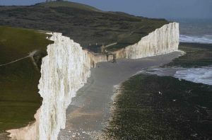 Perubahan Iklim Mengancam Keberadaan Tempat Bersejarah di Inggris