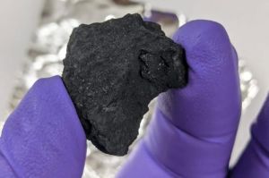 Meteorit Langka yang Jatuh di Inggris Mengandung Bahan untuk Kehidupan
